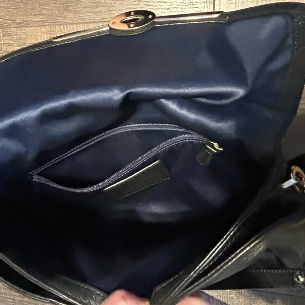 Coach black leather shoulder bag with gold accents - Picture 8 of 11